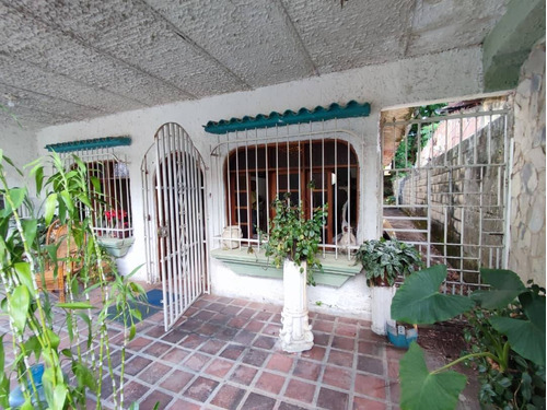 210461 Venta Casa Con Amplio Terreno En Capremco Naguanagua Cmg