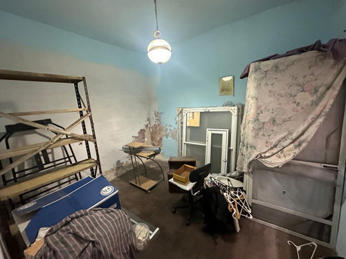 Casa De Pasillo Unico A Reciclar En Su Totalidad