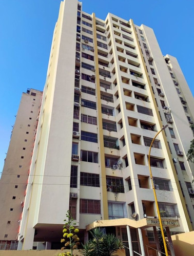 En Venta Apartamento Amoblado En Las Chimeneas, Residencias Parque Real, Valencia Estado Carabobo - Venezuela / Emer