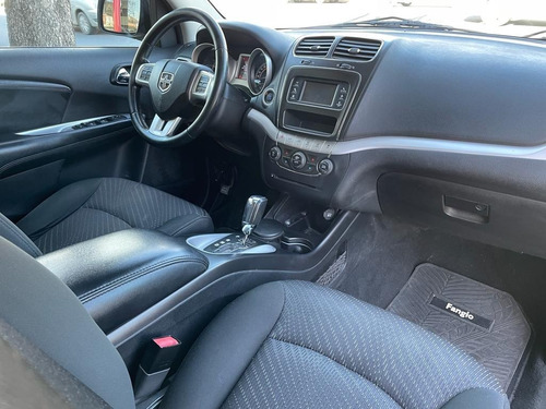 Imagen 10 de 12 de Dodge Journey 2.4 N Sxt 7p 2012