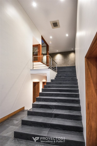 Espectacular Casa En Lo Curro Venta De 6 Dorm. En Vitacura