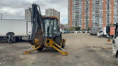 John Deere 310l,4x4 Cabinada Con Línea Húmeda