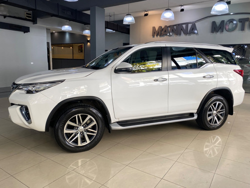 Imagen 12 de 16 de Toyota Hilux Sw4 Tdi Srx At L16 2019