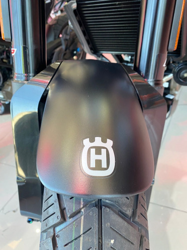 Imagen 8 de 15 de Husqvarna 200 Svartpilen | Financiacion Exclusiva