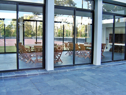 Apartamento Sobre Avenida Roosevelt Con Vista Al Mar- Ref: 23633