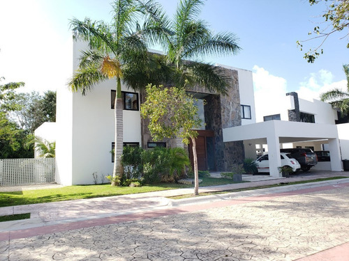 Imagen 1 de 21 de Casa Con Diseño Unico En Lagos Del Sol Cancun