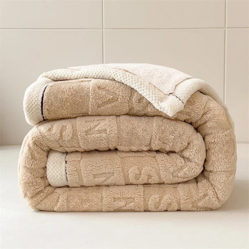 Frazada Edredon Corderito 1 Plazas Y Media Abrigada Jacquard Beige Letra Liso