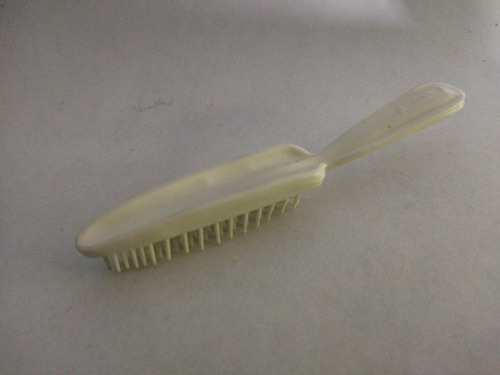 Barbie Ropa Accesorio Peine Blanco Delgado Triangular (Usado)