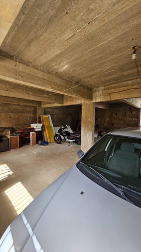 Prédio Com Três Apartamentos Por R$650.000,00