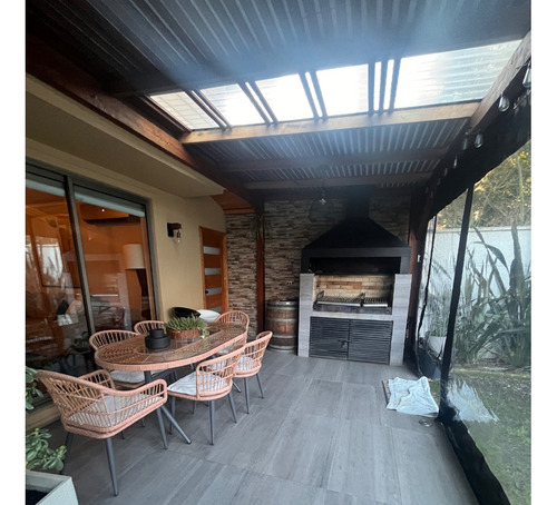 Vende Casa En Avenida Oriente, Los Ángeles