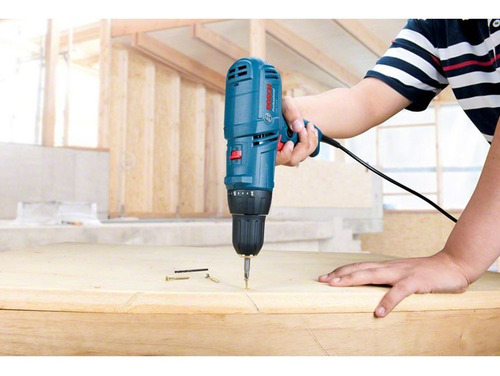 Furadeira parafusadeira elétrica de 10mm Bosch GSR 7-14 E 400W + acessório com caixa de papelão 127V