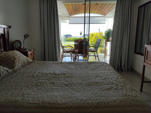 Venta Apartamento 3 Dormitorios En Suite, Península, Frente Al Puerto, Punta Del Este- Ref: 11642