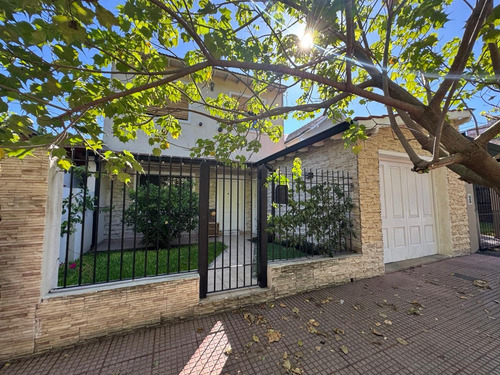 Venta De Casa Beccar 6 Ambientes Con Enorme Jardin