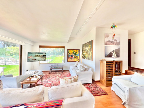 En Venta Encantadora Y Sólida Casa Con Linda Vista, Zapallar