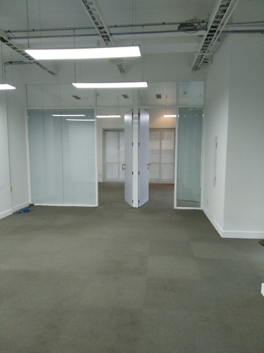 En Alquiler Oficina En Las Mercedes De 136m2