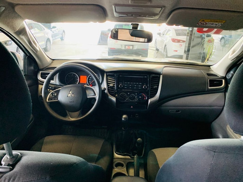 Imagen 10 de 12 de Mitsubishi L200 Modelo 2018