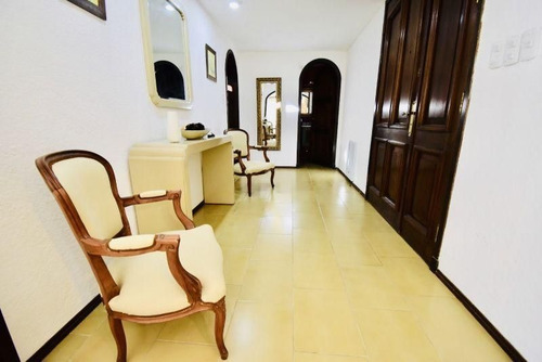 Casa En Venta De 4 Dormitorios En Lugano