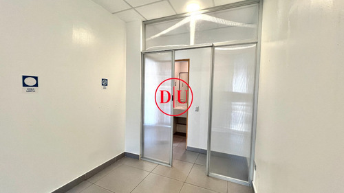 Box 29 M² Con Dos Privados En Edificio Médico Nuevo Prado