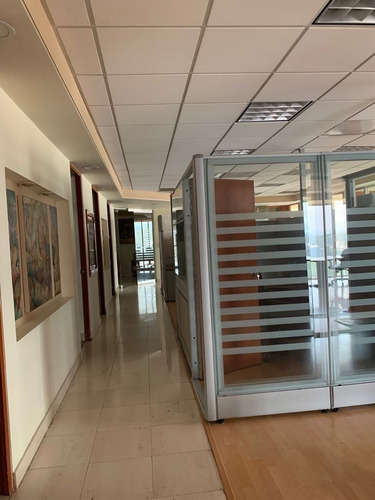 Oficinas En Torre Quadrata