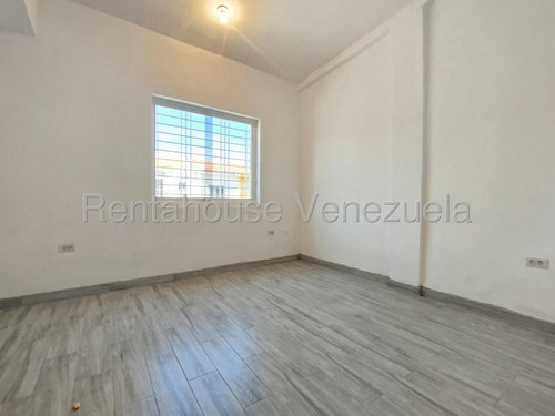 Townhouse En Alquiler Urb. Valle Jardín, Maracay 25-13740 Ki