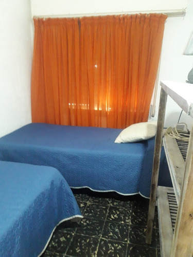 Casa De 6 Ambientes, 2 Baños