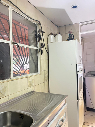 Casa Muy Bonita, Sector Tranquilo, Locomoción A 2 Cuadras.
