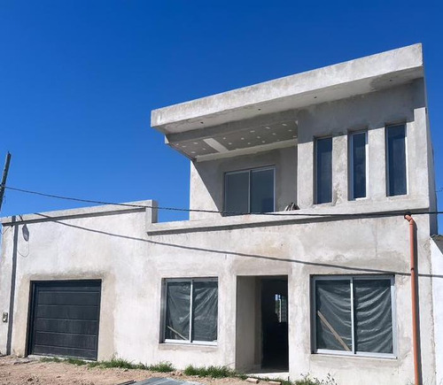 Casa A Terminar En Venta - 2 Dormitorios 3 Baños - 357.84mts2 - Villa Parque Sicardi, La Plata