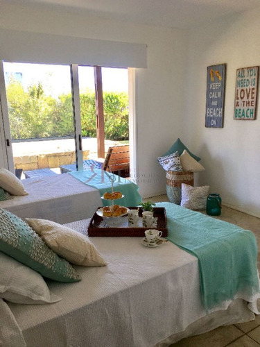 Imagen 19 de 29 de Jardin Con Piscina, Terraza Con Parrillero
