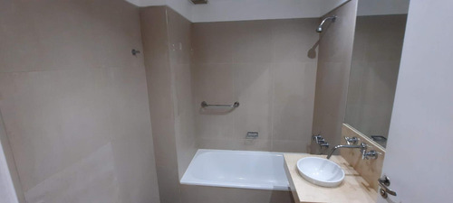 Departamento En Recoleta En Alquiler Con Balcón, Amenities