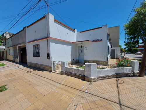 Casa En Venta En Lujan Centro