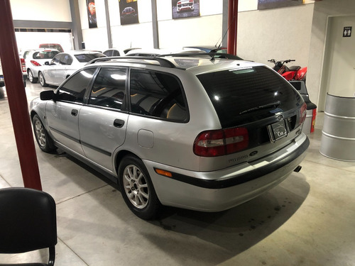 Imagen 6 de 12 de Volvo V40 2.0 At 2001
