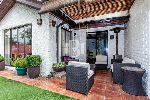 Casa En Venta De 5 Dorm. En Vitacura
