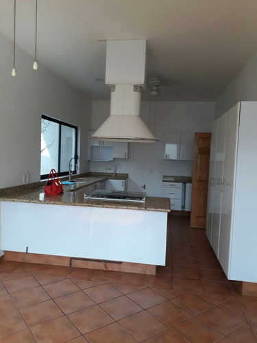 A 10 Min De Los Arcos Privada Exclusiva De Casas De Autor, Estilo Mexicano Moderno 3 Rec Con Baño Y Vestidor Espacios Amplios Y Jardin Trasero