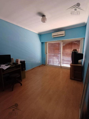 Venta De Imponente Y Solido Chalet En El Centro De Ramos Mejía!