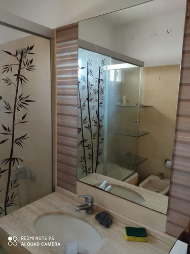 Imagen 13 de 14 de Vendo Casa Con Cochera 9 Autos ( La Comercial )