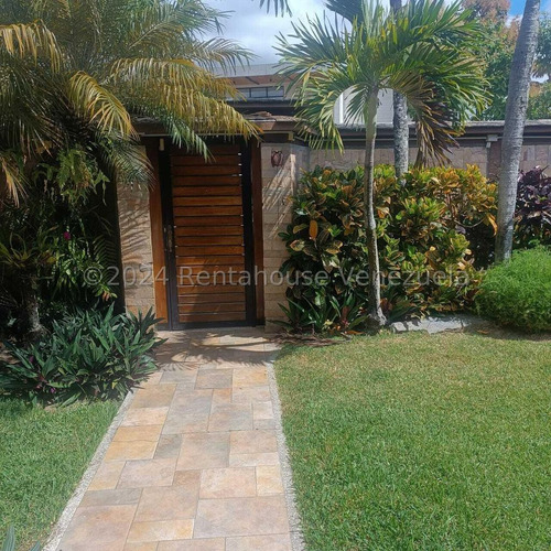 Ss: Vende Casa 24-13892 En Cumbres De Curumo De 832 M2. De 5h/7b/4pe