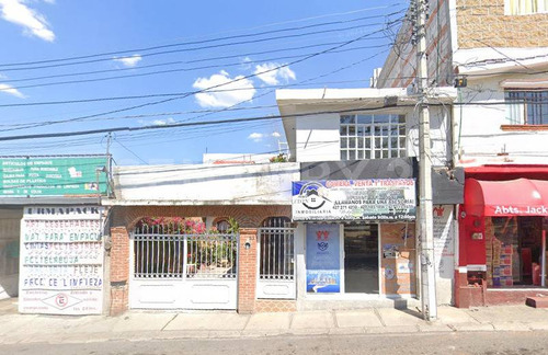 Casa Con Local En Venta En Lomas De San Juan Del Río, Querétaro.