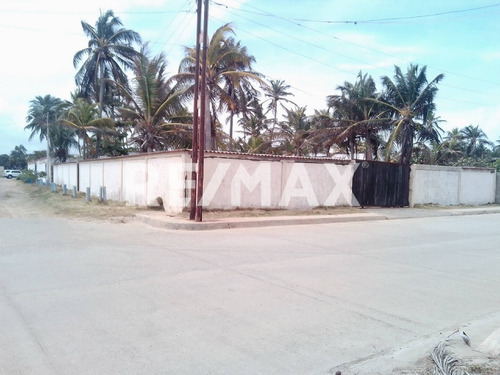 Imagen 6 de 6 de Mónica Santana Vende Terreno Con Potencial Residencial O Comercial. Frente Al Mar. Falcón. Cod: 442875