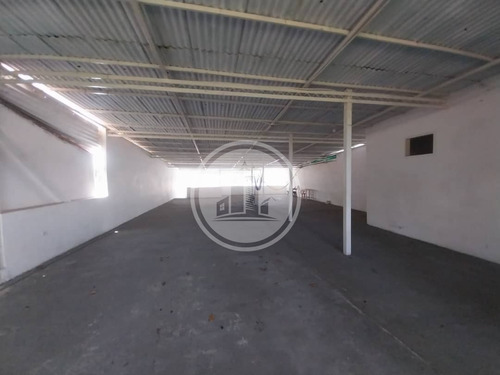 En Venta Hermosa Y Amplia Casa Ubicada En Barrio Lourdes Maracay 03js
