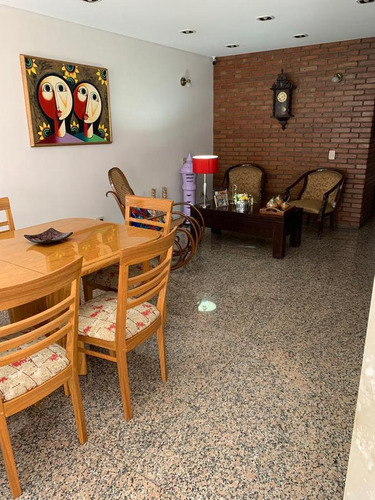 Venta De Chalet 5 Amb. S/lote 6.77x20m² En Caballito - Muy Buen Estado Y Ubicación