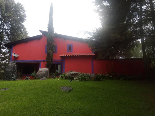 Imagen 1 de 21 de Hermosa Casa En Venta Rodeada De Grandes Jardines, Ambiente Campirano. Ocoyoacac