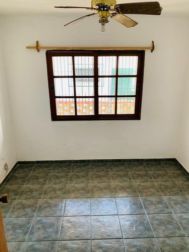 Imagen 15 de 28 de Muy Buena Casa, Construcción De Época, Con Potencial Para Reciclaje.