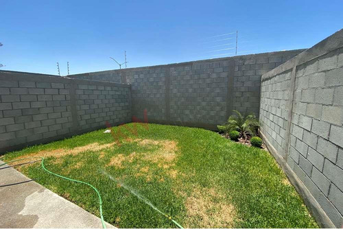 Casa En Venta, Fraccionamiento Cerrado En Sector Valle De Los Almendros, Torreon Coahuila