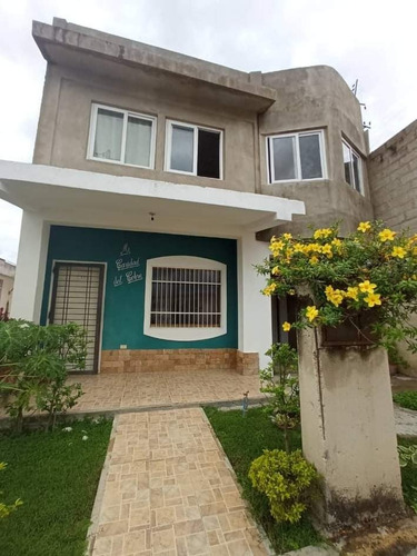 Imagen 1 de 10 de Townhouse En Res. Los Crepusculos Cod. Indith-159