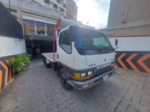 Imagen 2 de 12 de Mitsubishi Canter