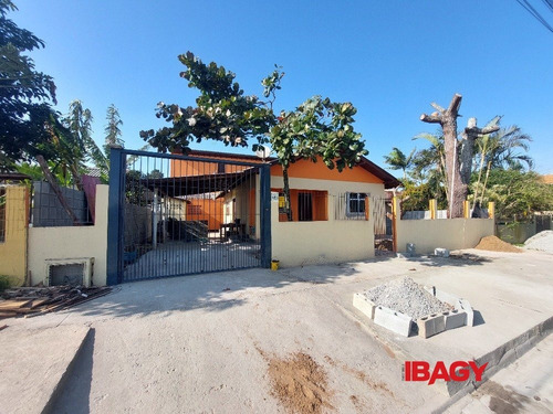 Imagem 1 de 11 de Excelente Casa 2 Dormitorio(s) Em Campeche - Florianopolis - L-86471