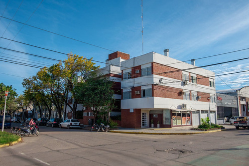 Imagen 2 de 30 de Departamento De Tres Dormitorios En Reconquista