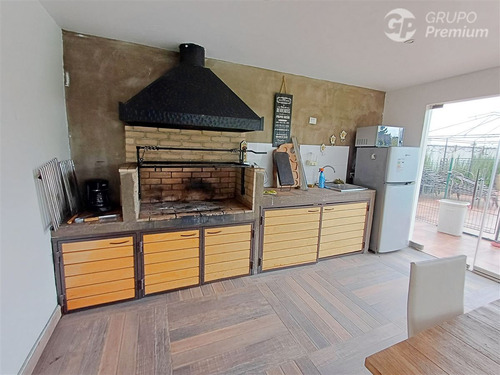 Casa En Venta Av. Bosques De Montemar En Concón