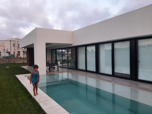 Imagen 2 de 30 de Alquiler Casa Rumenco Joven 4 Dormitorios Con Piscina Climatizada