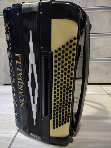 Acordeón A Piano Scandalli 120 Bajos Negro (Usado)